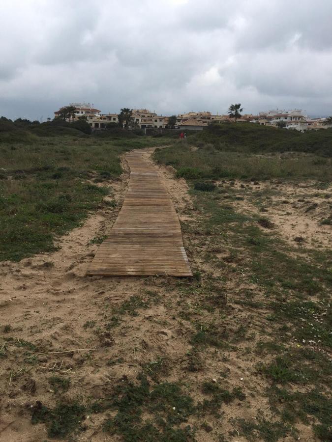 Atlanterra Bajo. Salida Directa. Urbanización De Lujo. Piscinas Canchas Pádel. Wifi Y A/a Apartamento Zahara de los Atunes