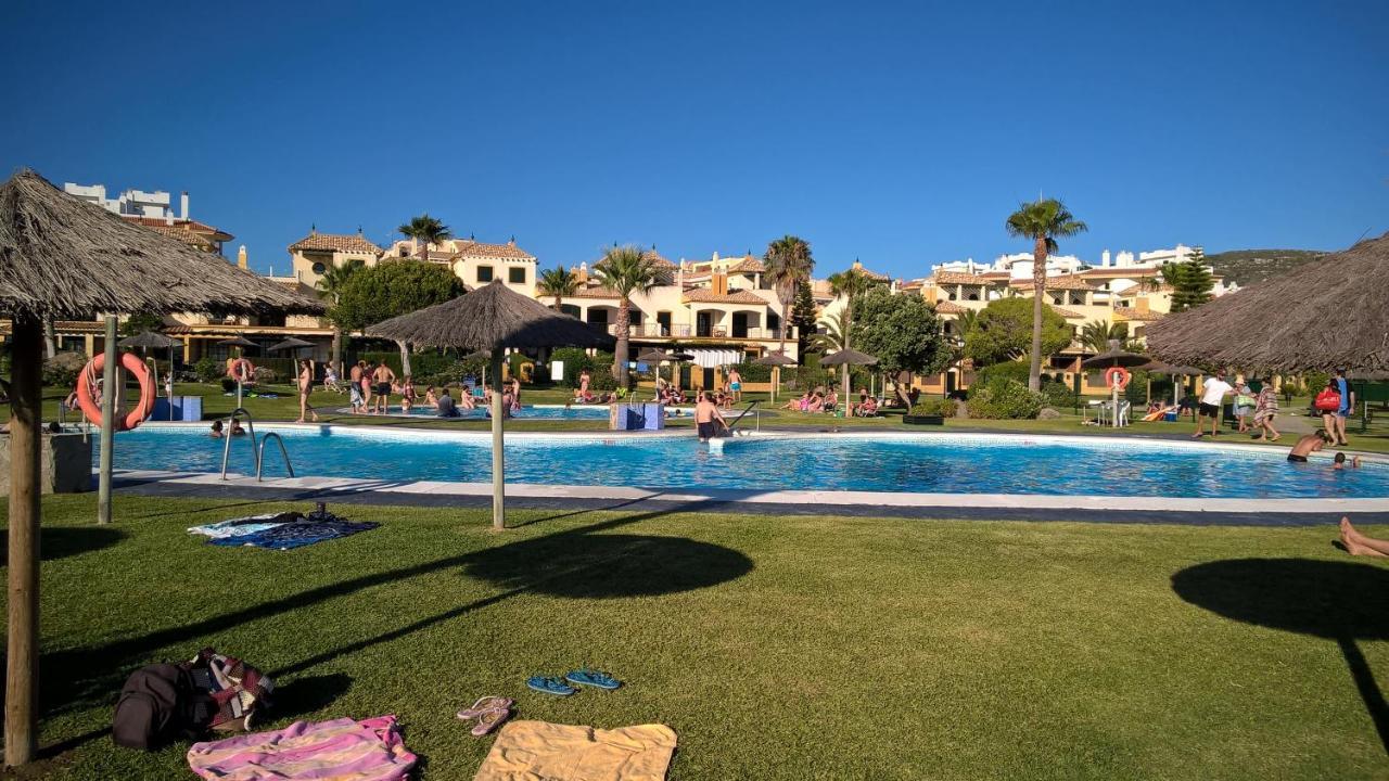 Atlanterra Bajo. Salida Directa. Urbanización De Lujo. Piscinas Canchas Pádel. Wifi Y A/a *